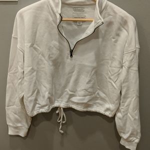 American Eagle Crop Sweater Cinch closure